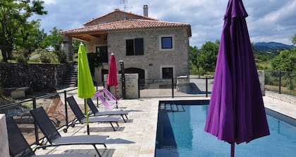 South Ardèche Cottage 4 * for 12 people on independent plot of 20 000m²