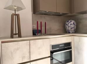 Fridge, microwave, oven, stovetop - "Poetry" Beautiful apartment located in the heart of Cannes high floor (Cannes)