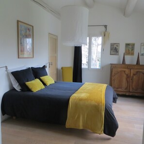4 bedrooms, iron/ironing board, WiFi