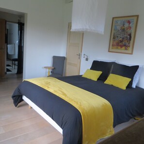 4 chambres, fer et planche à repasser, Wi-Fi