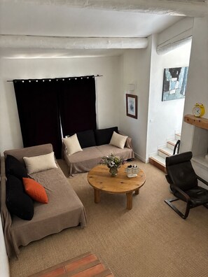 TV, fireplace, stereo
