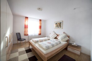 2 Schlafzimmer, Zimmersafe, Bügeleisen/Bügelbrett, Reisekinderbett