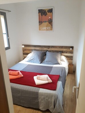 2 bedrooms, iron/ironing board, bed sheets - House near beach in residence with swimming pool (Capbreton)