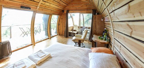 The Millau hut, a unique experience in the trees