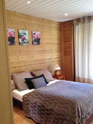 1 makuuhuone, silitysrauta/-lauta