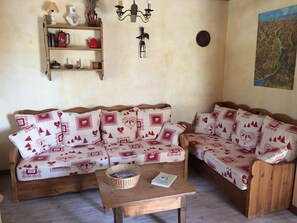 Télévision, lecteur de DVD, chaîne hi-fi