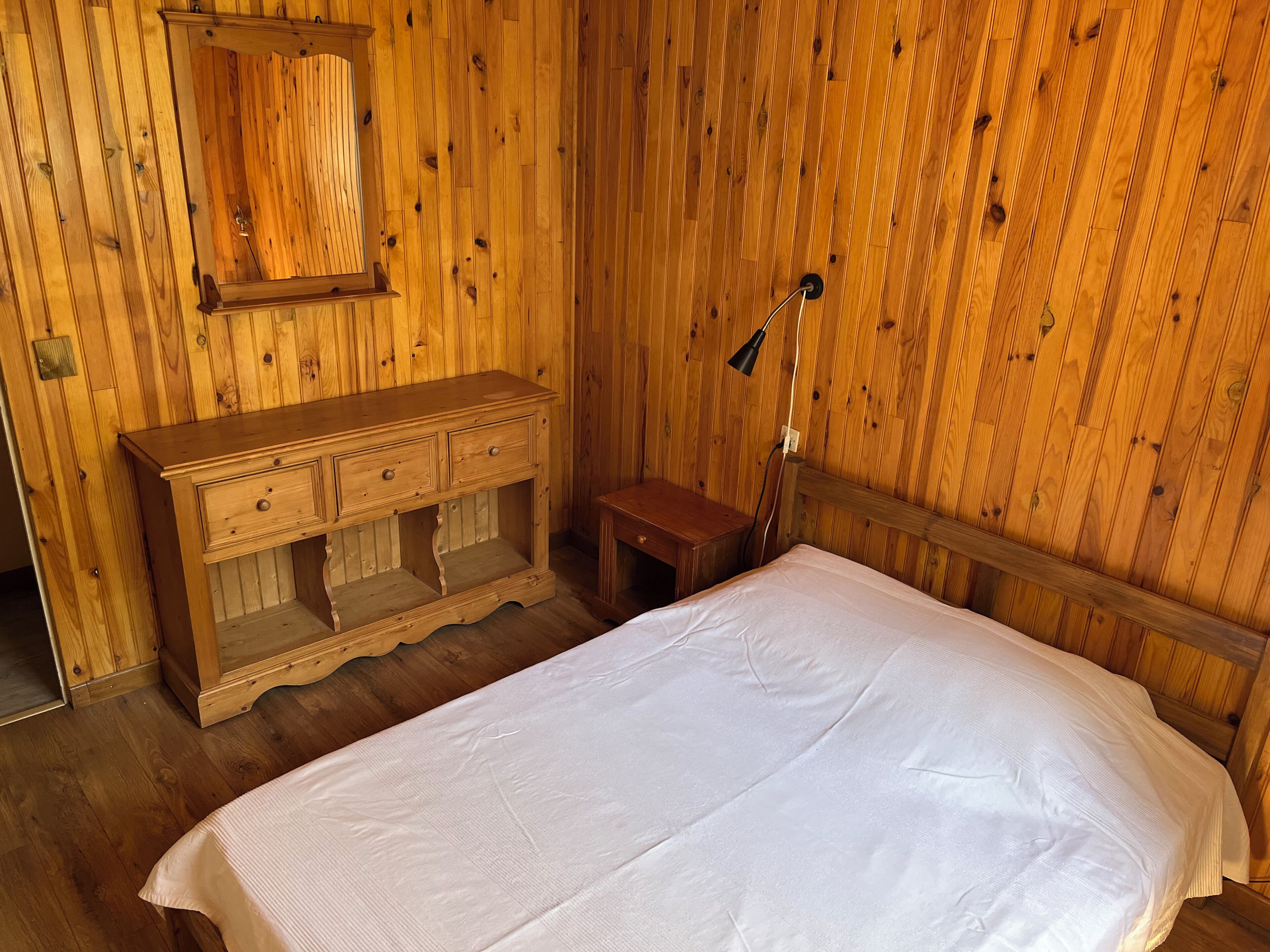 2 chambres, fer et planche à repasser, draps fournis