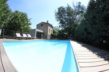 Vue depuis la piscine 8x4m