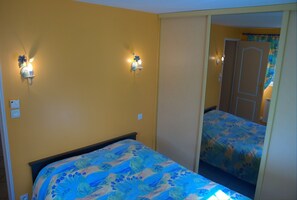2 chambres, fer et planche Ă repasser, Wi-Fi, draps fournis