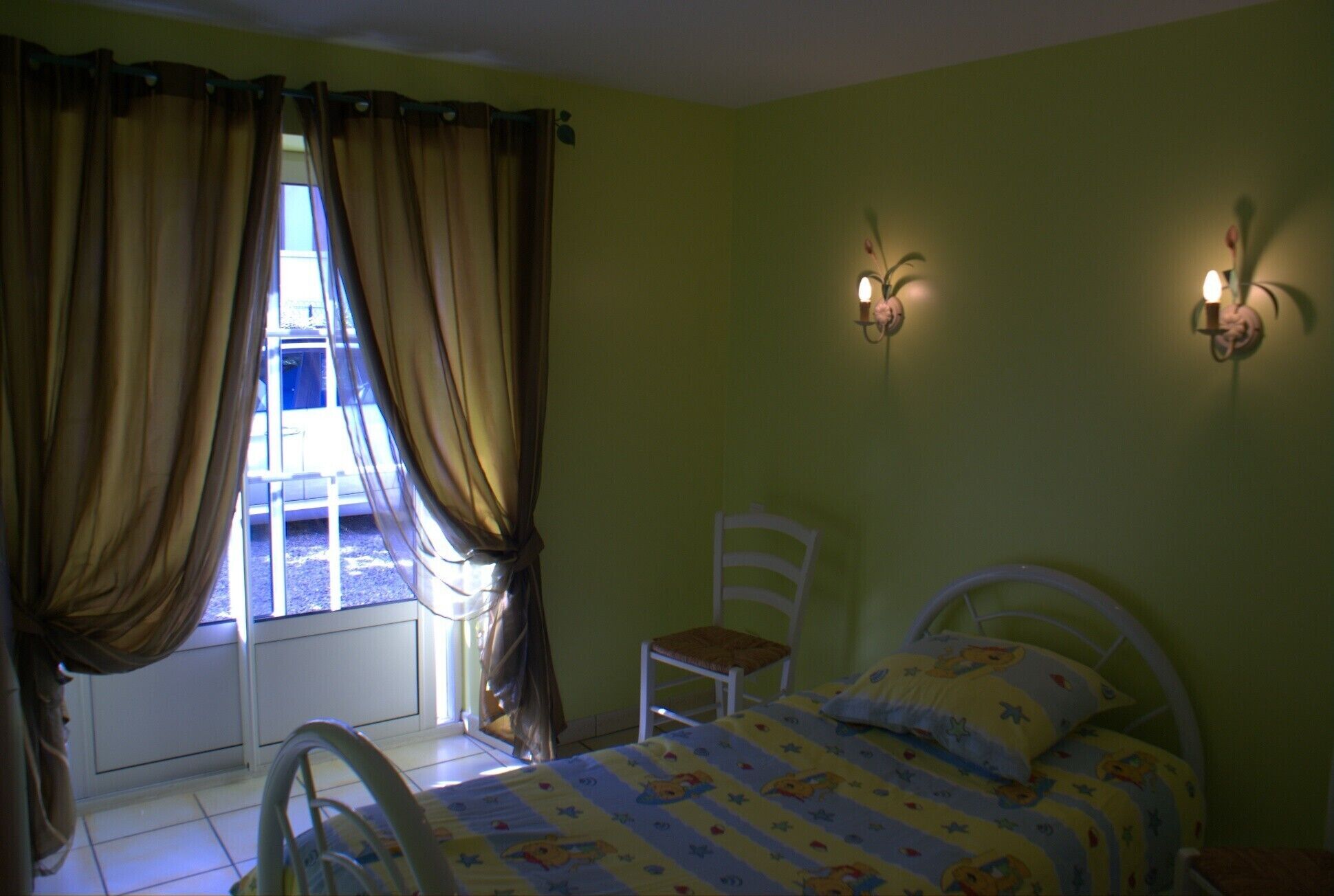 2 chambres, fer et planche à repasser, Wi-Fi, draps fournis