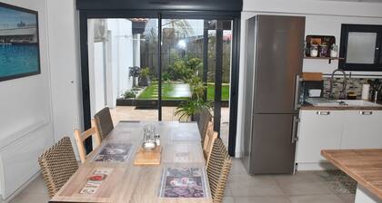 Maison 7 pers, 3 ch, 2 SdB, quartier calme, proche plage et golf.