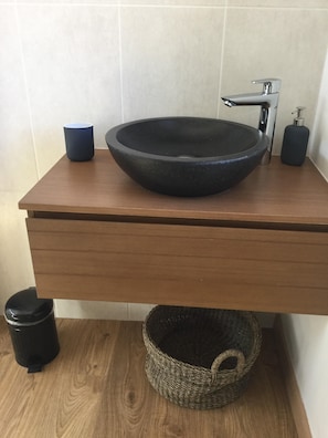 Shower, hair dryer, towels - House in the heart of the village - Bretteville l'Orgueilleuse - near beach landing (Thue Et Mue)