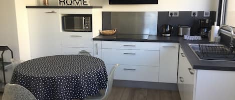Fridge, microwave, stovetop, coffee/tea maker