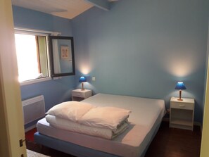 4 habitaciones, tabla de planchar con plancha y wifi 