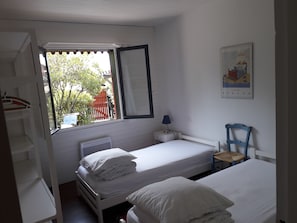 4 dormitorios, tabla de planchar con plancha, wifi