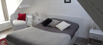 Valoisa 4-huoneen duplex 300 metrin päässä rannasta (wifi)