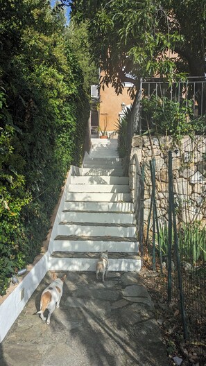 Enceinte de lâhĂ©bergement