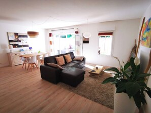 Smart TV, DVD player - ARCACHON Spacious apartment with terrace / balconies & private covered parking (Arcachon)