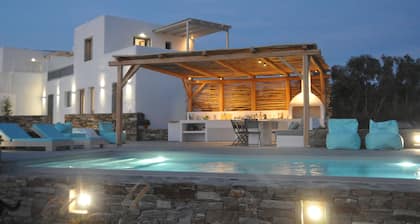 Les Thébaïdes: Luxury Villa on Plaka Beach