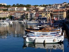 Marina - CASSIS, Mon petit coin de Paradis. Air conditioning, WIFI, Swimming pool, Garage. Charges included. (Cassis)