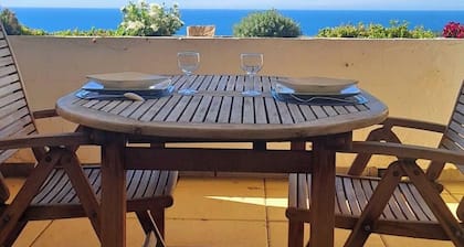CASSIS, Mon petit coin de Paradis. Air conditioning, WIFI, Swimming pool, Garage. Charges included.