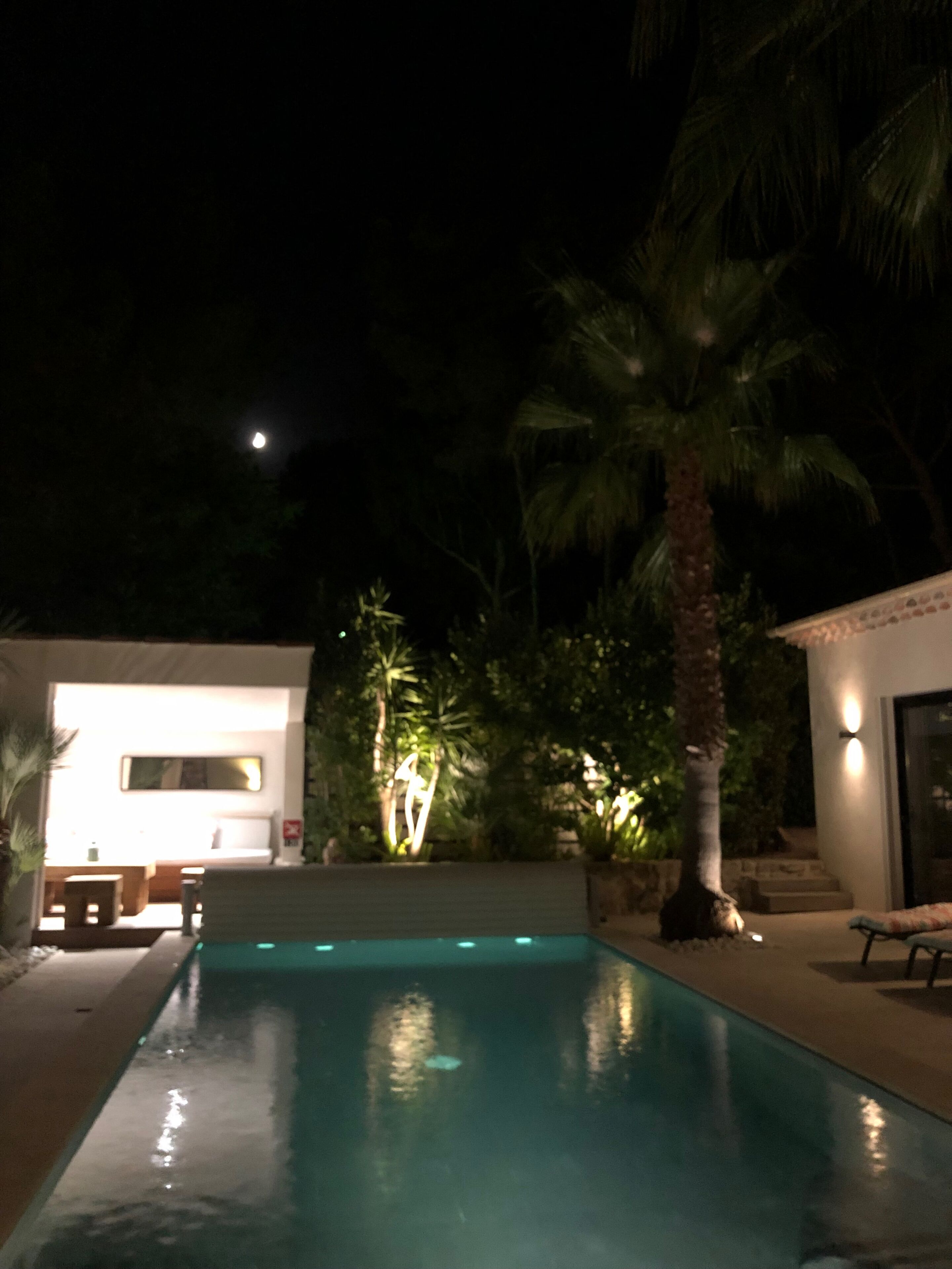 Alberca al aire libre y alberca climatizada