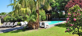 Villa de caractère, lumineuse, avec piscine privée et jardin paysagé