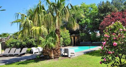 Charming, luminous house with private swimming pool and pleasure garden