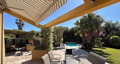 Charming, luminous house with private swimming pool and pleasure garden