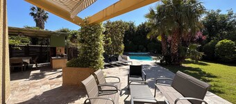 Charming, luminous house with private swimming pool and pleasure garden