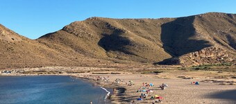 CASA COMODA MOLTO BELLA CON VISTA SORPRENDENTE DEL MARE E DELLE MONTAGNE