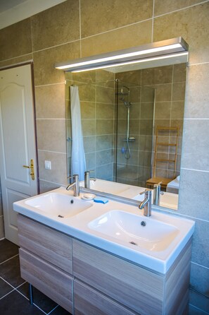 Badewanne, Haartrockner