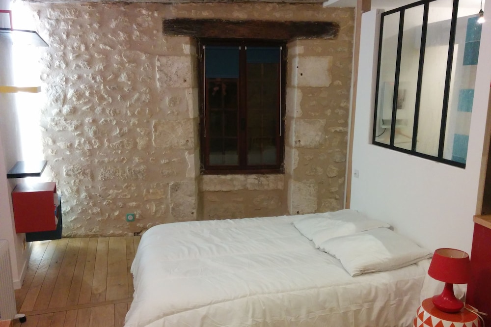 Studio *** in the Duguesclin tower, in the heart of the medieval city