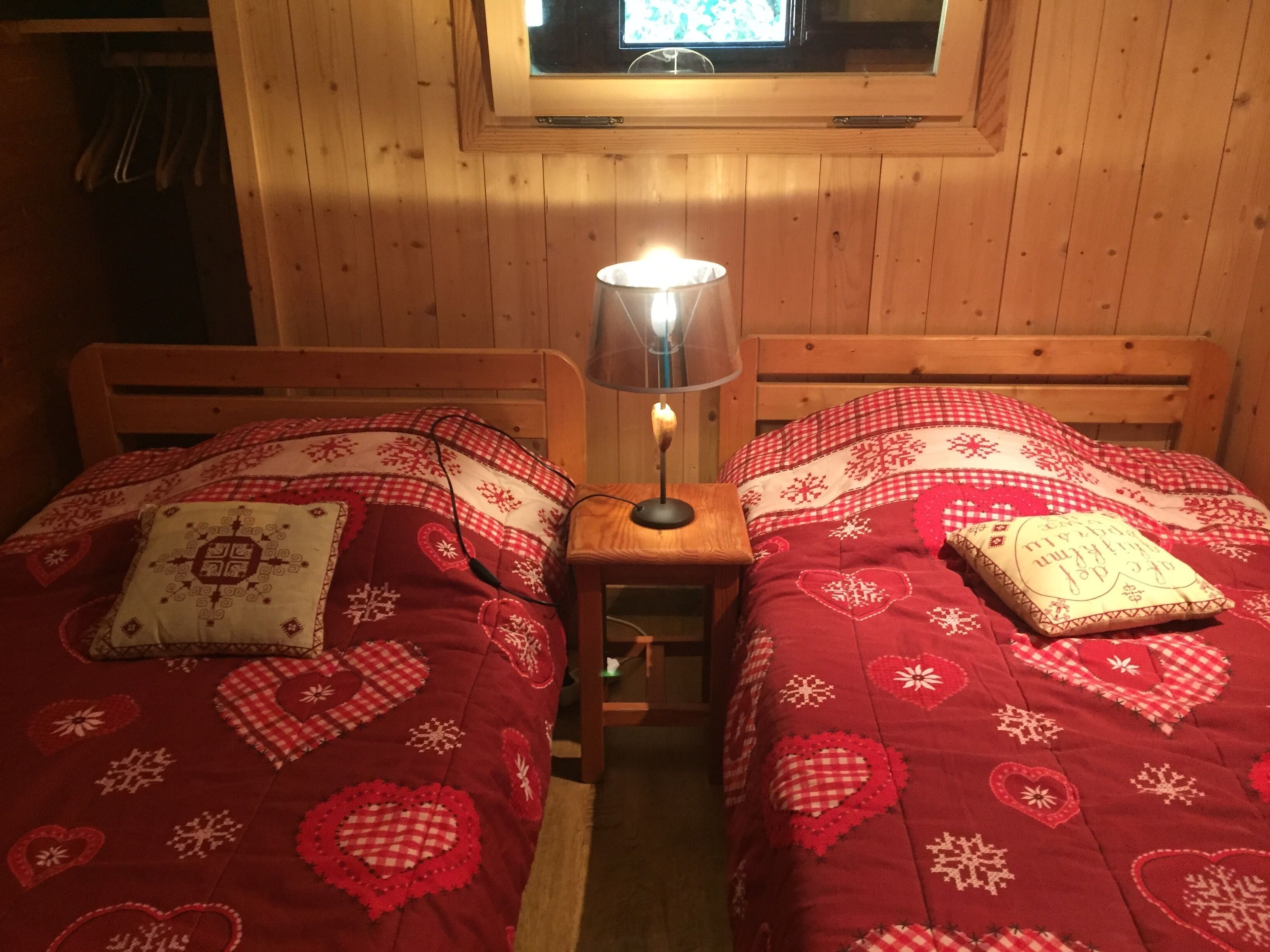 2 bedrooms, iron/ironing board, WiFi