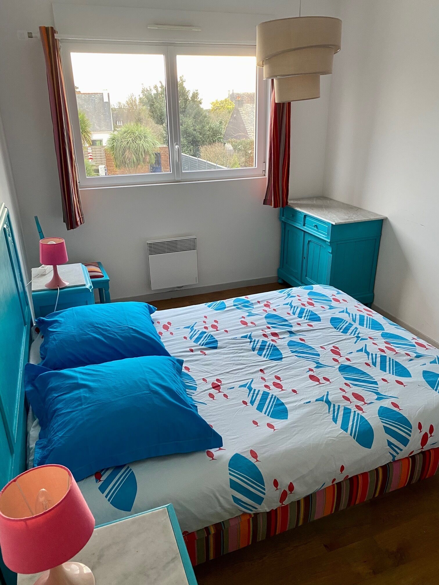 3 slaapkamers, een strijkplank/strijkijzer, gratis wifi, beddengoed