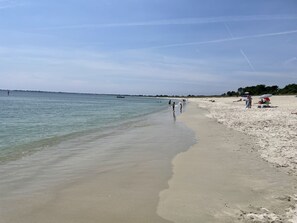 靠近海滩、沙滩毛巾