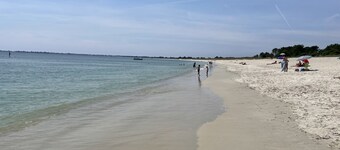 Villa in Sainte Marine. heated pool. beaches, harbour, all on foot 