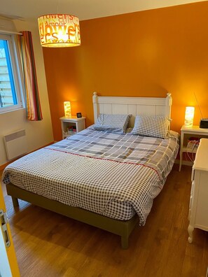 3 habitaciones, tabla de planchar con plancha y wifi gratis 