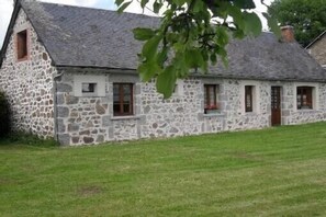 Exterior - Rental Cottage St Merd La Breuille - Country House. (Creuse)
