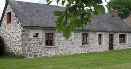 Location Gîte St Merd La Breuille - Maison De Campagne.