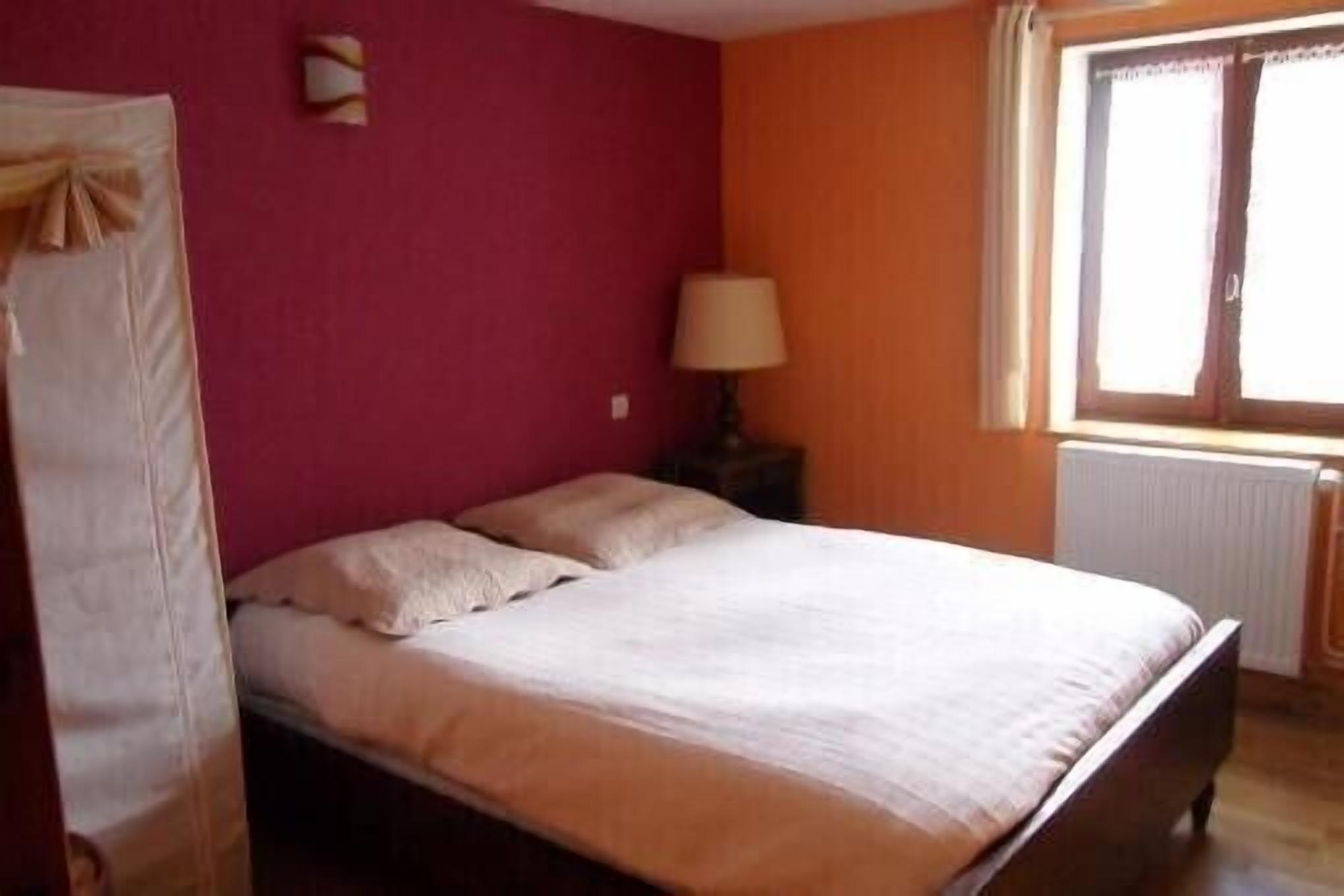 Rental Cottage St Merd La Breuille - Country House.