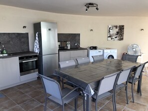 Fridge, microwave, oven, stovetop - IDEAL HOME WITH ALL COMFORTS - (Propriano)