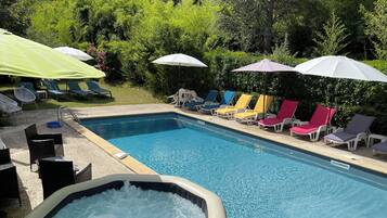 Piscine extérieure, piscine chauffée