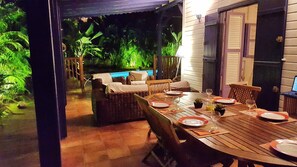 Outdoor dining - Villa Deshaies. 3 rooms. Pool. Sea at 300m. (Deshaies)