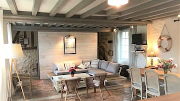 Smart TV, DVD player, books