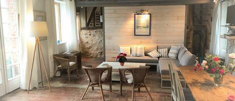 Smart-TV, DVD-Player, Bücher