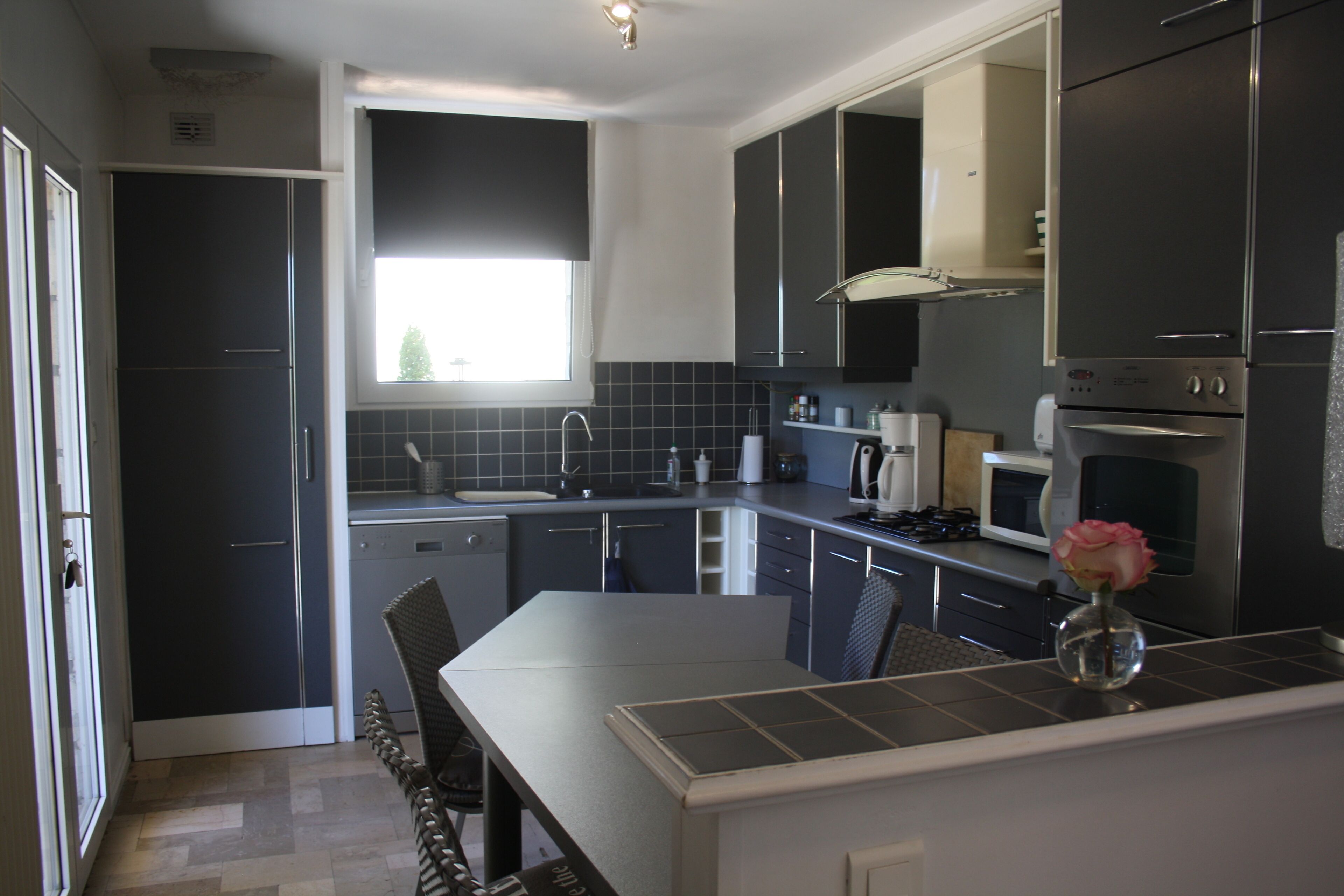 Interior and garden fine-PARIS (25 minutes by train from Chantilly )-Touristic