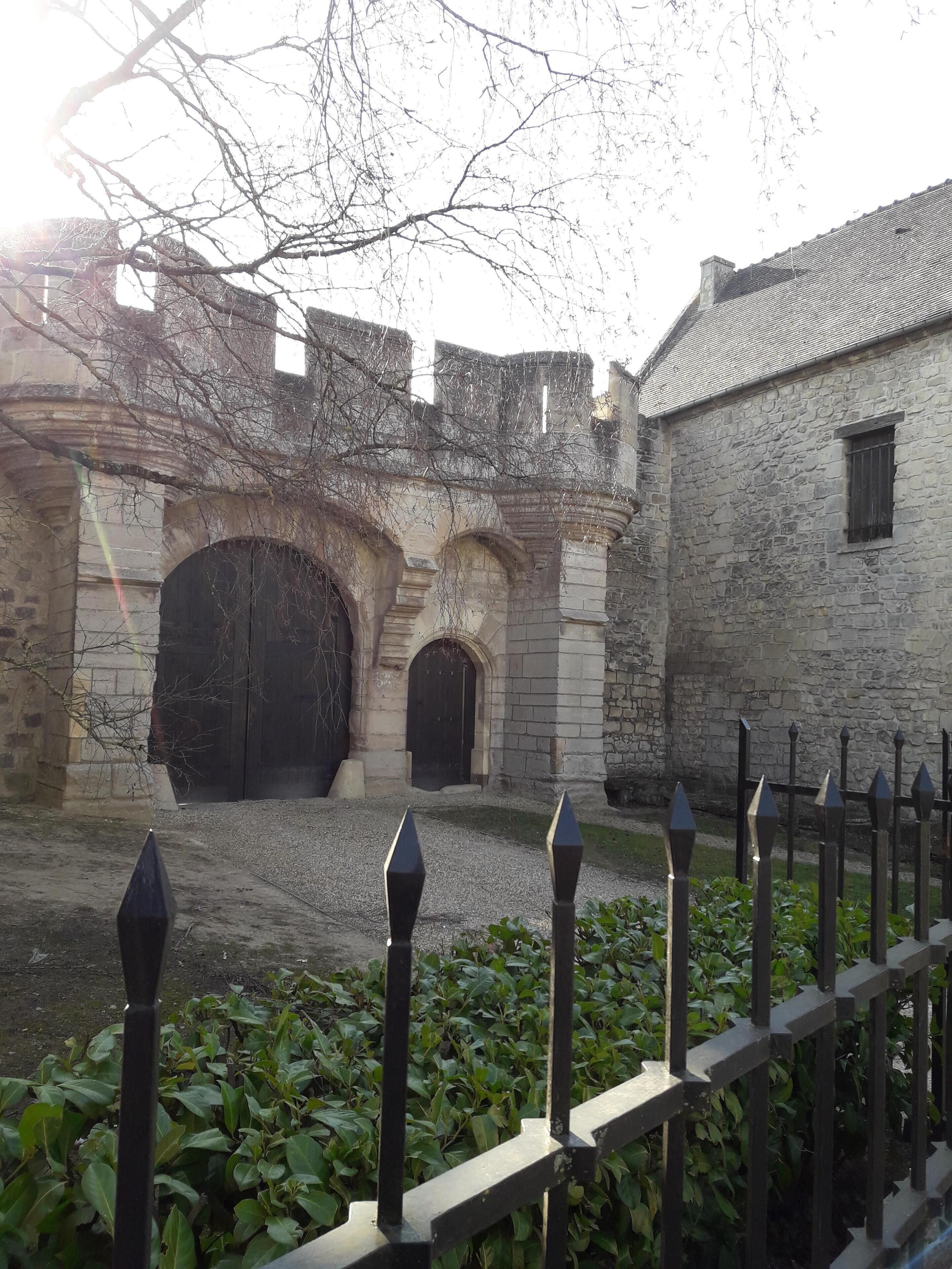 Entrée de l'ancien cloître. Ouvert au public durant les journées du patrimoine 
