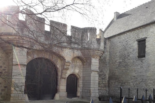 Entrée de l'ancien cloître. Ouvert au public durant les journées du patrimoine