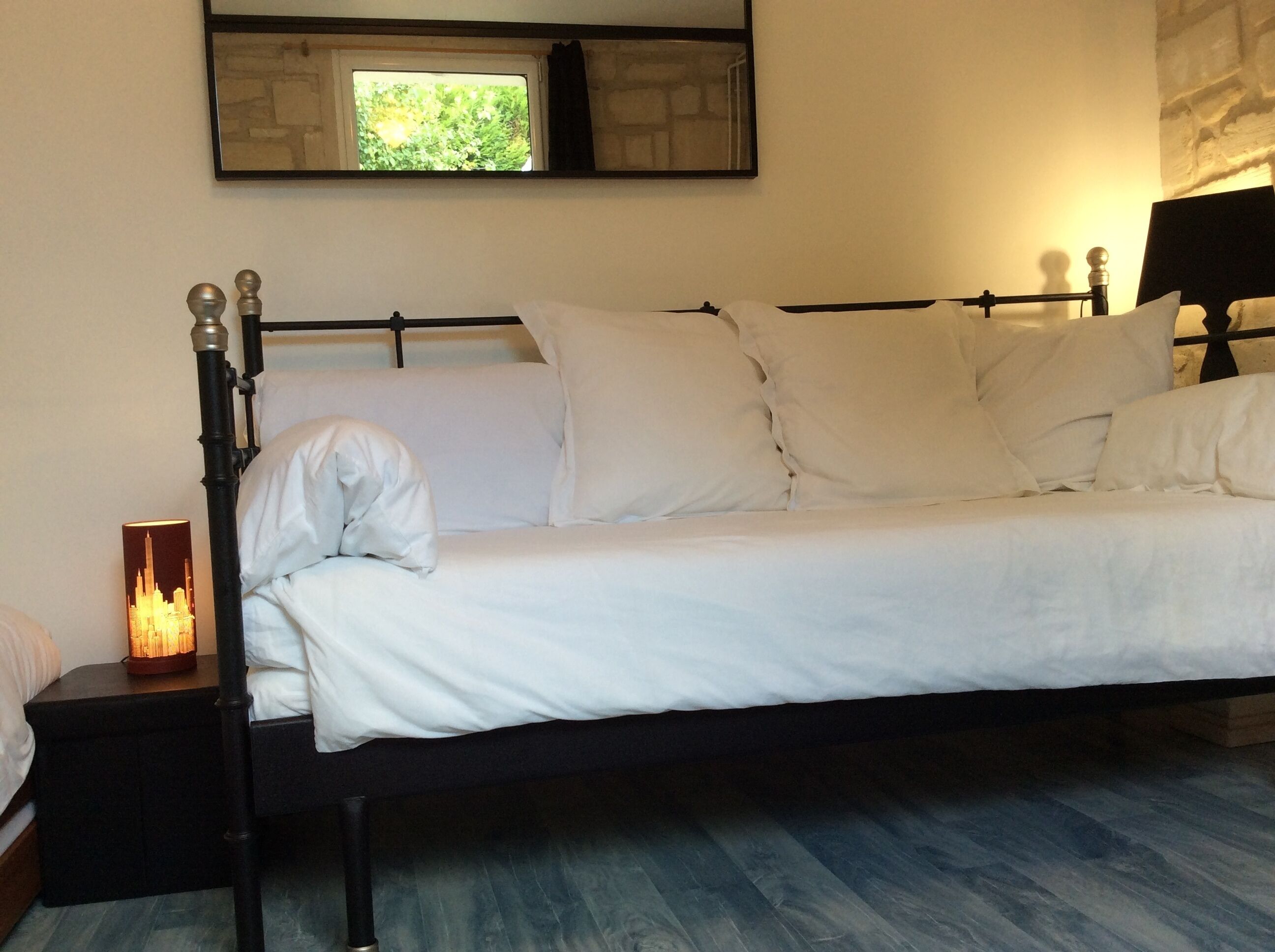 Interior and garden fine-PARIS (25 minutes by train from Chantilly )-Touristic